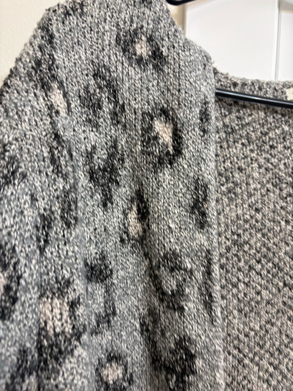 Cato Open-Front Gray Leopard Print Knit Cardigan - Picture 3 of 9